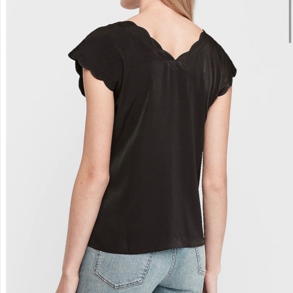 XS Express black, scallop top.